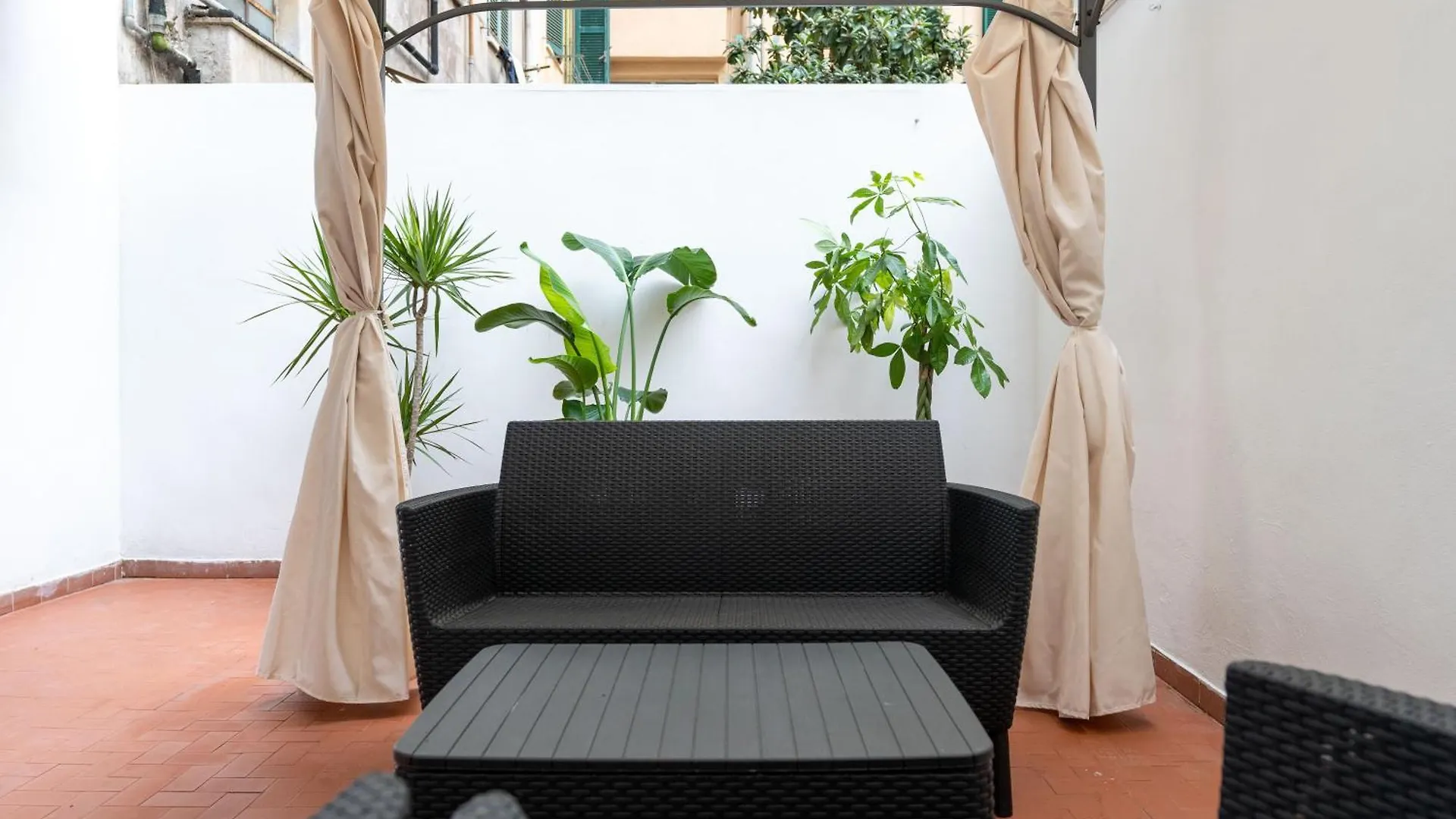 {10 Minutes From Centre} Free Wi-Fi & Netflix Apartment Italy