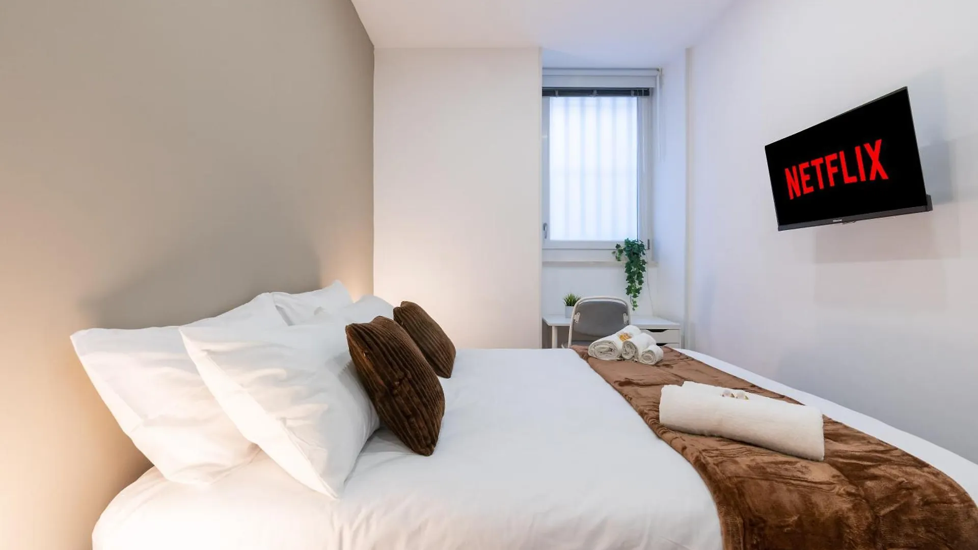 {10 Minutes From Centre} Free Wi-Fi & Netflix Apartment Rome