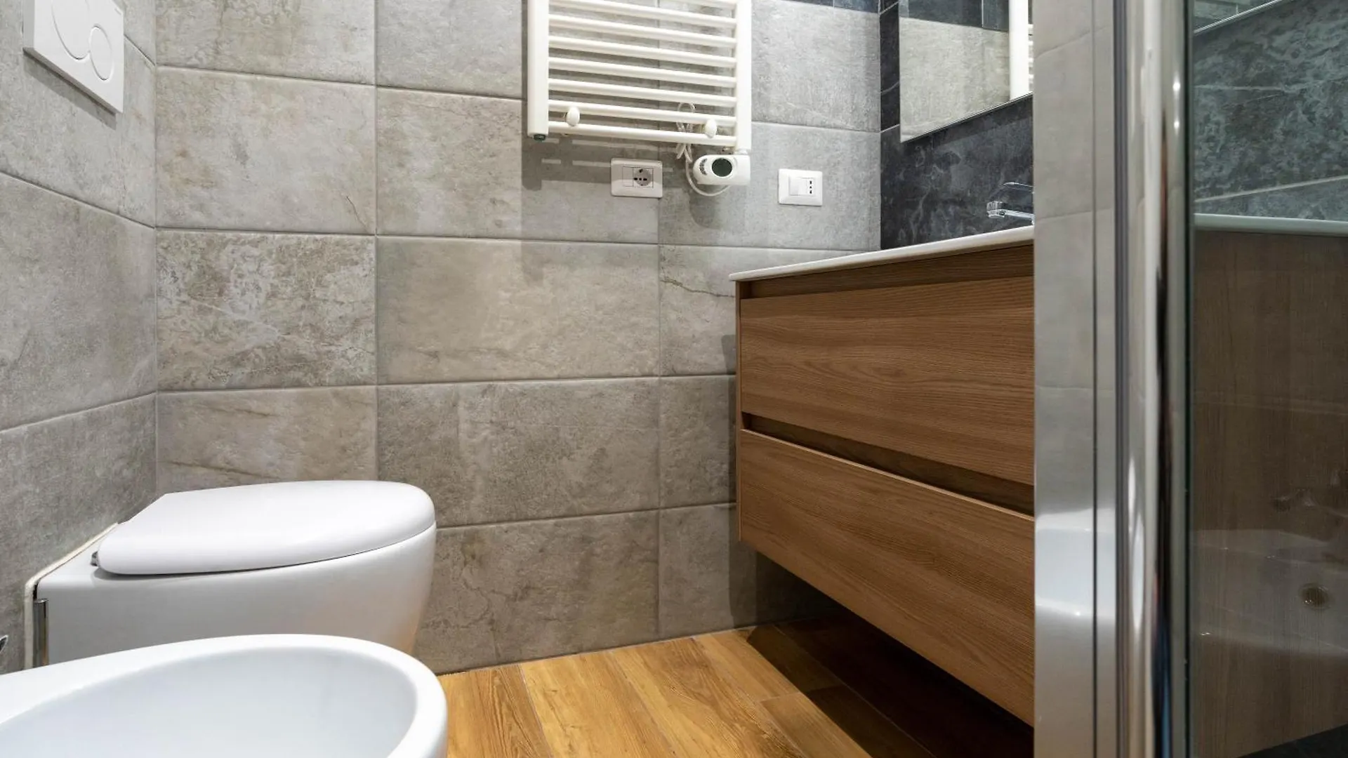 {10 Minutes From Centre} Free Wi-Fi & Netflix Apartment
